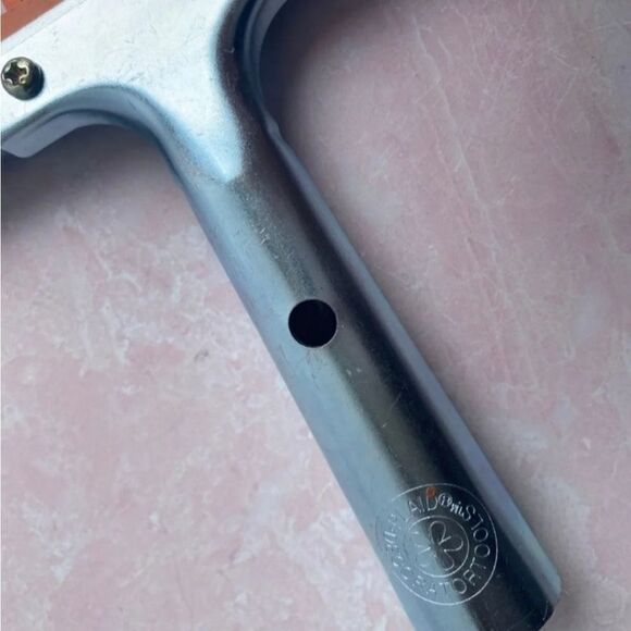 Metal Scraper with orange rubber & sponge roller - Picture 2 of 4